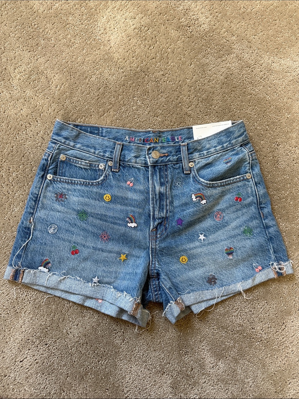 American Eagle Embroidered 90s NWT Boyfriend Mid Wash Denim Shorts